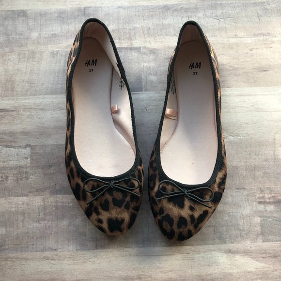 H&M Satin Like Almond Toe Flexible Leopard Flats